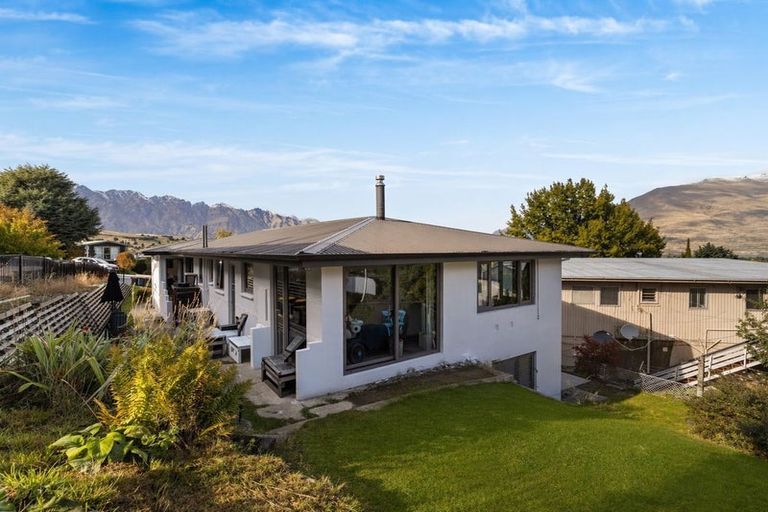 Photo of property in 18 Panorama Terrace, Queenstown, 9300