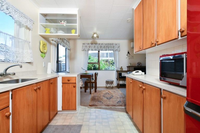 Photo of property in 94 Roberts Road, Te Atatu South, Auckland, 0610