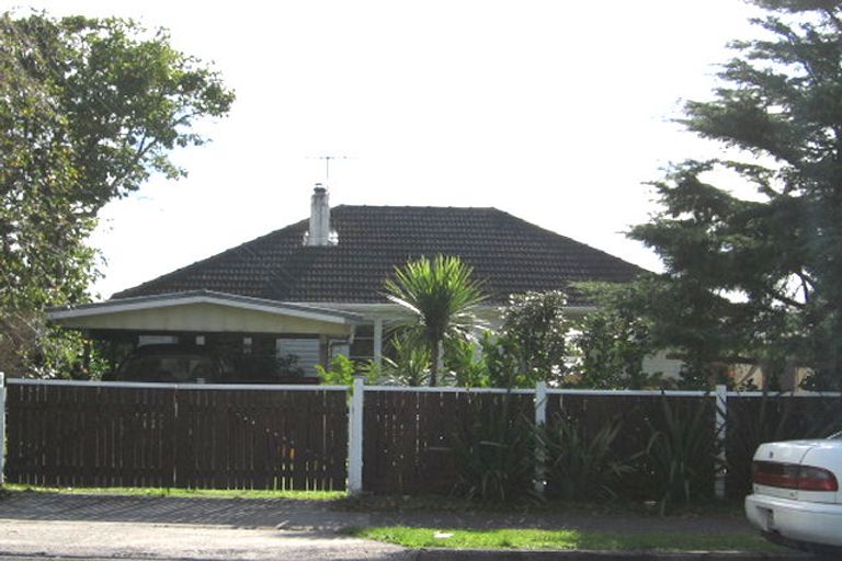 Photo of property in 69a Matipo Road, Te Atatu Peninsula, Auckland, 0610