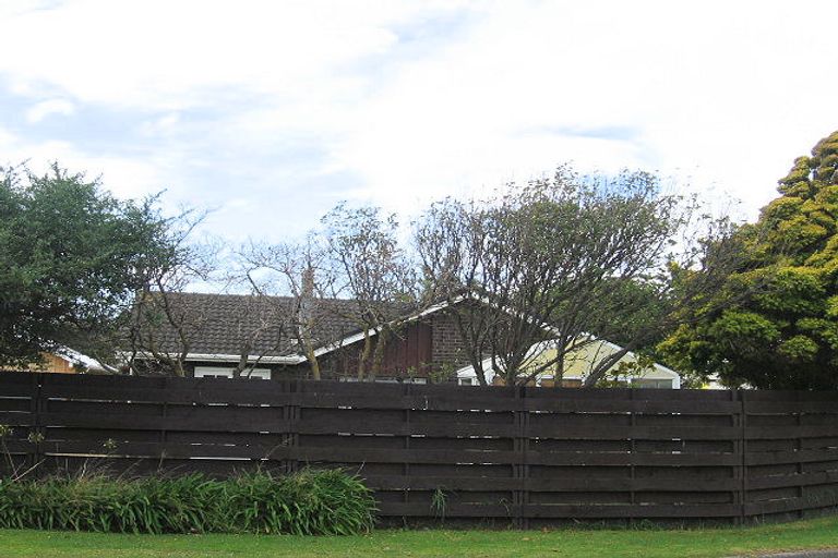 Photo of property in 21 Mahana Road, Paraparaumu Beach, Paraparaumu, 5032