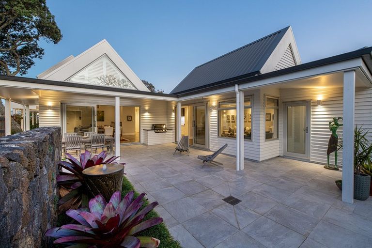 Photo of property in 6 Tiri Road, Milford, Auckland, 0620