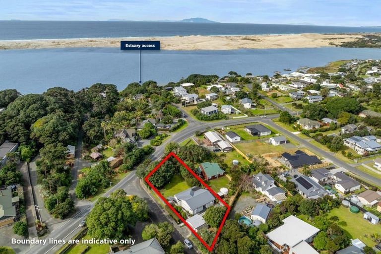 Photo of property in 1 Pohutukawa Place, Mangawhai Heads, Mangawhai, 0505