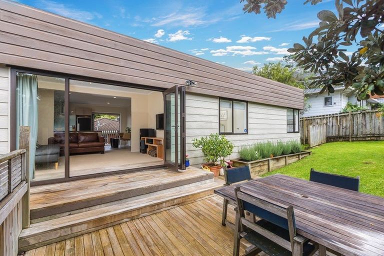 Photo of property in 2/5 Witheford Drive, Bayview, Auckland, 0629