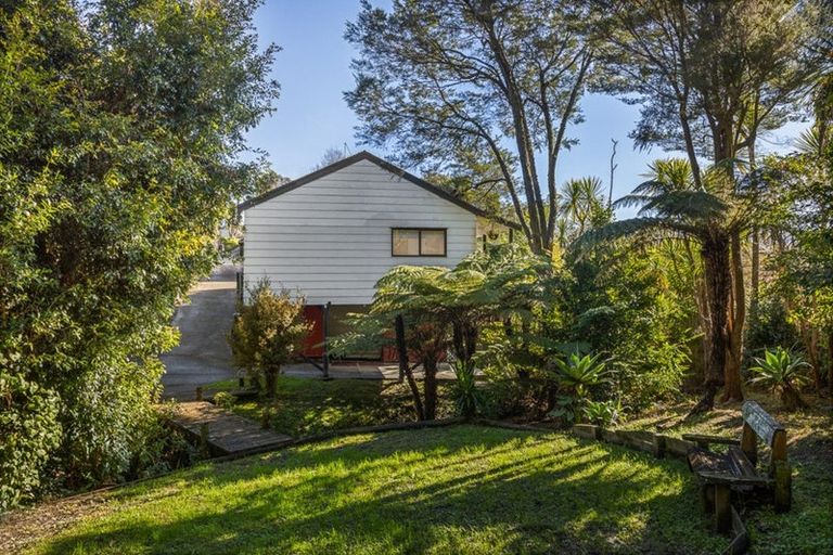 Photo of property in 3/39 Fairmount Road, Titirangi, Auckland, 0604