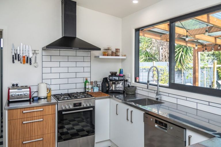 Photo of property in 12 Root Street, Gisborne, 4010