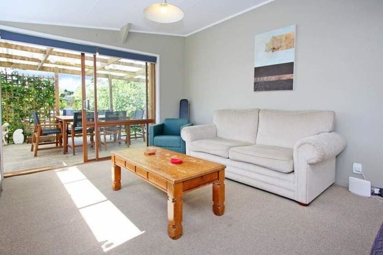 Photo of property in 9 Trelawn Place, Cockle Bay, Auckland, 2014