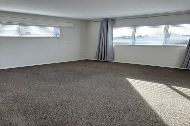 Photo of property in 77 Granville Drive, Massey, Auckland, 0614