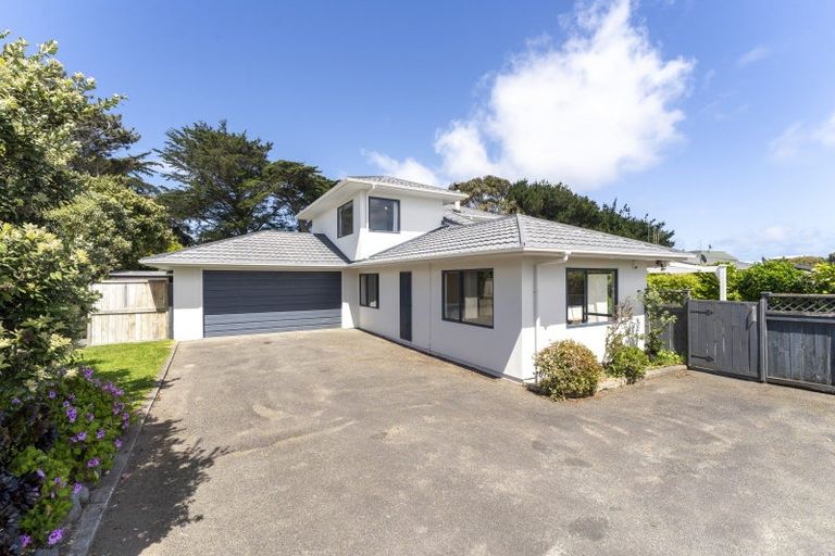 Photo of property in 9 Caughley Place, Otaki Beach, Otaki, 5512