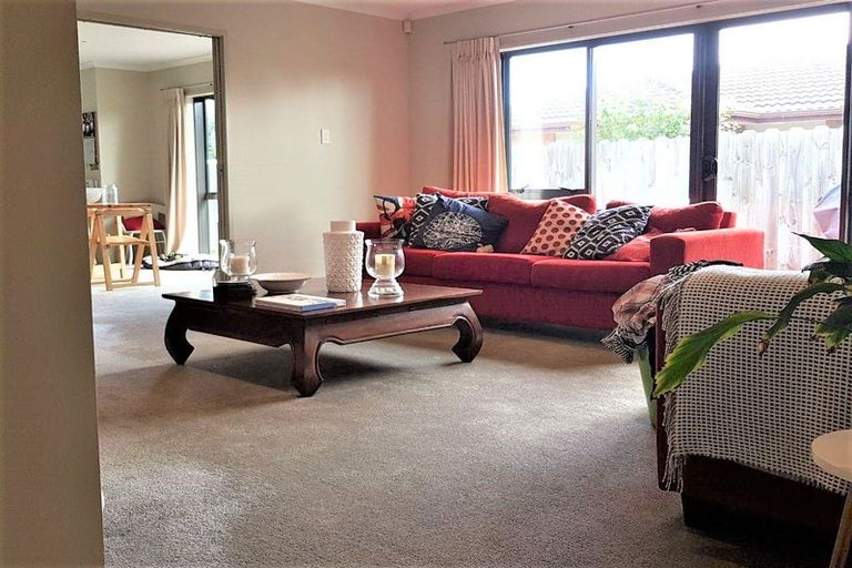 Photo of property in 19 Saltwood Street, Red Beach, 0932