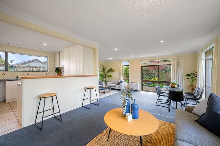 Photo of property in 22 Camberwell Place, Avonhead, Christchurch, 8042