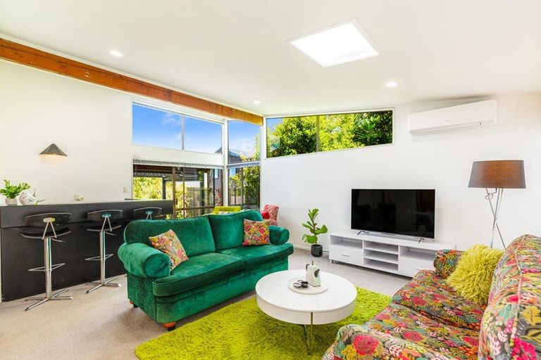 Photo of property in 8 Gregg Place, Sunnyvale, Auckland, 0612