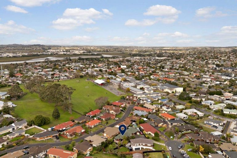 Photo of property in 2/6 Annette Avenue, Te Atatu South, Auckland, 0610