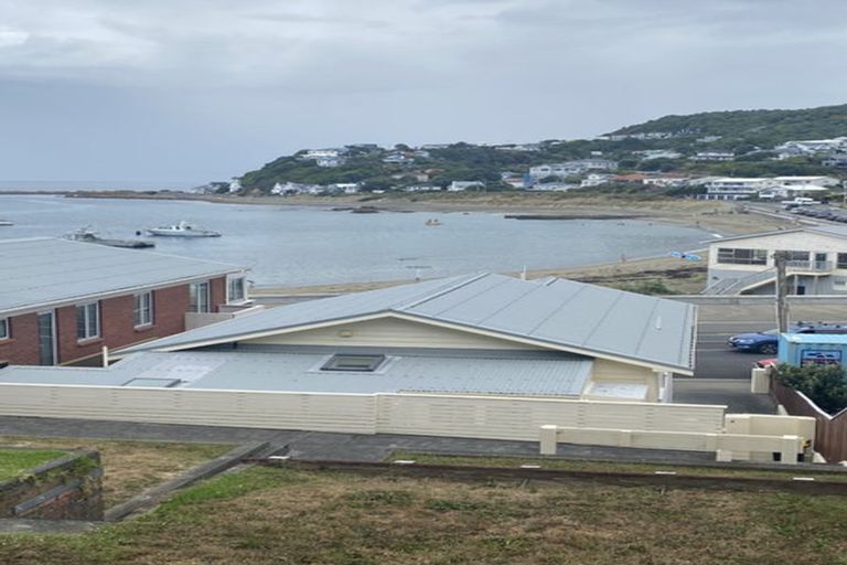 Photo of property in 230 The Esplanade, Island Bay, Wellington, 6023