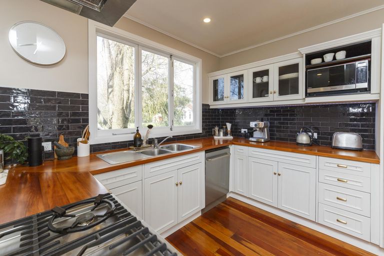 Photo of property in 63 James Line, Kelvin Grove, Palmerston North, 4414