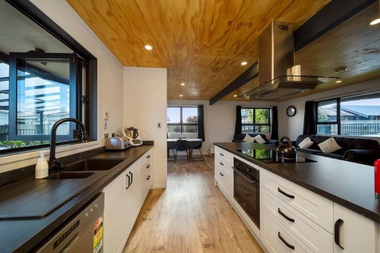 Photo of property in 164 Tukapa Street, Westown, New Plymouth, 4310