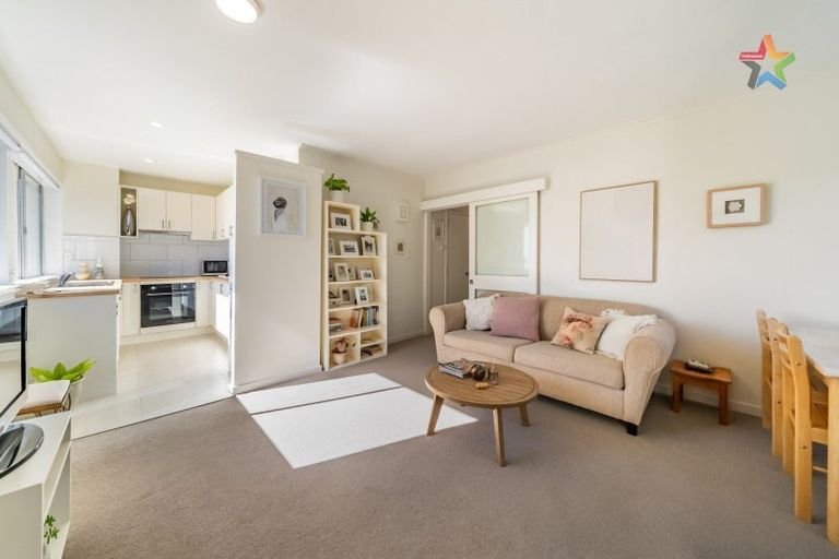 Photo of property in Grosvenor Flats, 19 Cottleville Terrace, Thorndon, Wellington, 6011