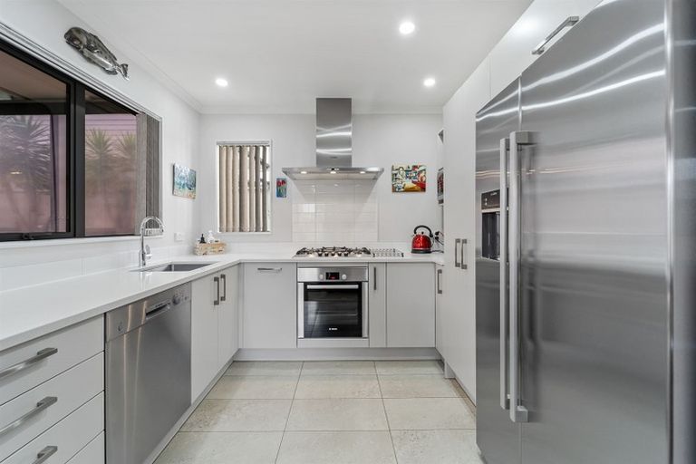 Photo of property in 18 Maylee Crescent, Gulf Harbour, Whangaparaoa, 0930