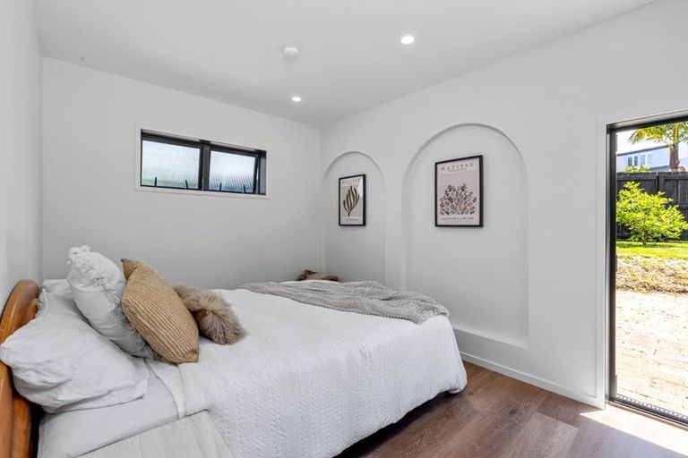 Photo of property in 2/26 Salem Place, Torbay, Auckland, 0630