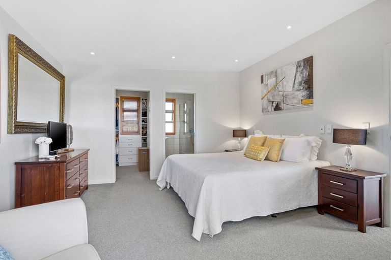 Photo of property in 8 Kawai Rise, Te Atatu Peninsula, Auckland, 0610