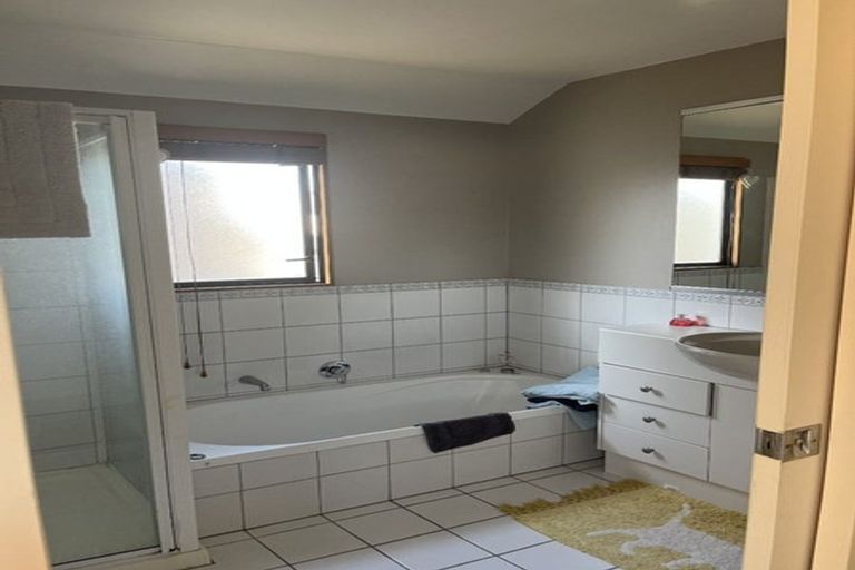 Photo of property in 26 Oakford Close, Riccarton, Christchurch, 8011