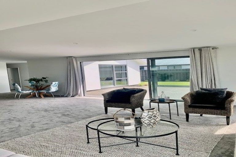 Photo of property in 10 Mccahon Drive, Rangiora, 7400