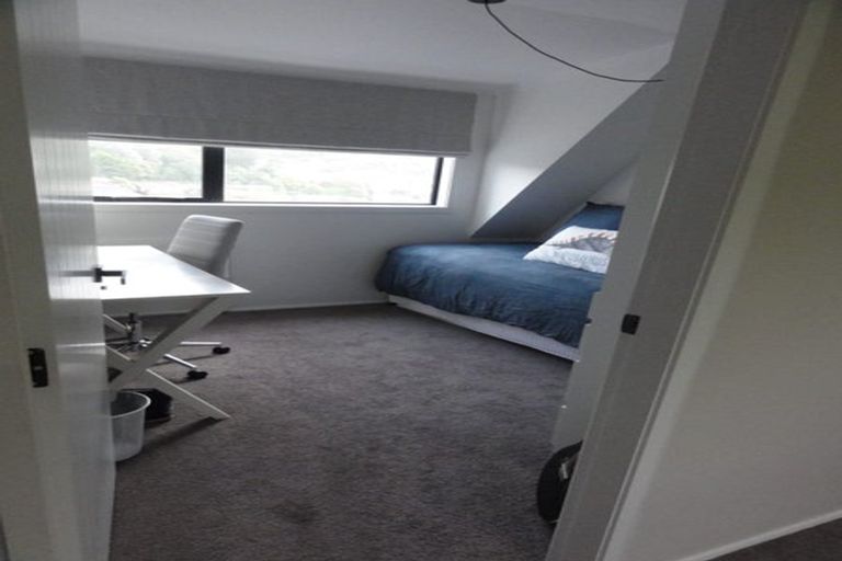 Photo of property in 2 Otonga Way, Churton Park, Wellington, 6037