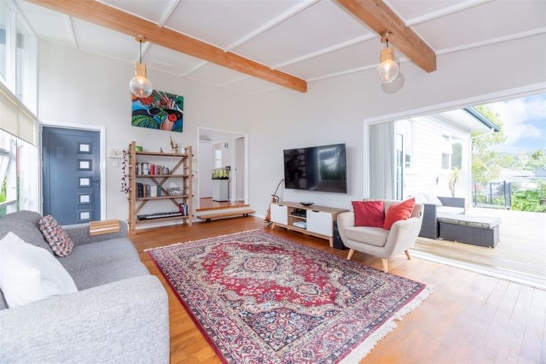 Photo of property in 61 La Rosa Street, Green Bay, Auckland, 0604