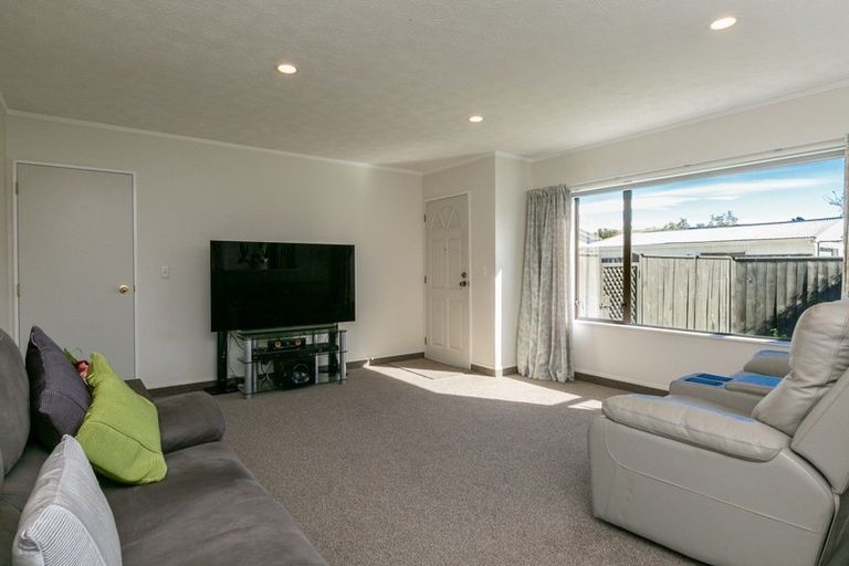 Photo of property in 2/7 Gebbie Road, Taradale, Napier, 4112