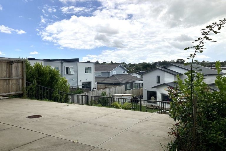 Photo of property in 66 Manutewhau Road, Massey, Auckland, 0614