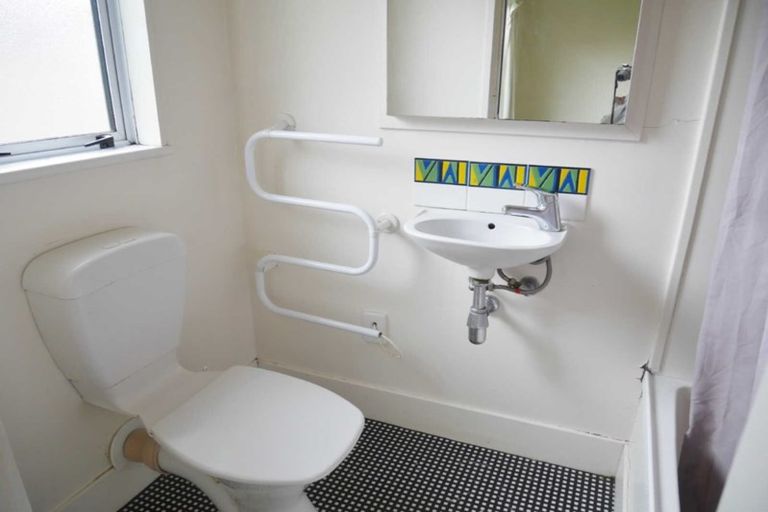 Photo of property in 33a Matai Road, Stanmore Bay, Whangaparaoa, 0932