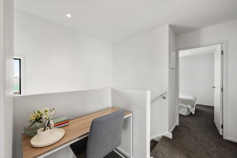 Photo of property in 96 Apu Crescent, Lyall Bay, Wellington, 6022