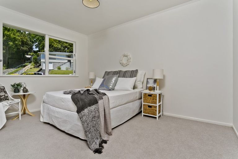 Photo of property in 18 Hatherlow Street, Glenfield, Auckland, 0629