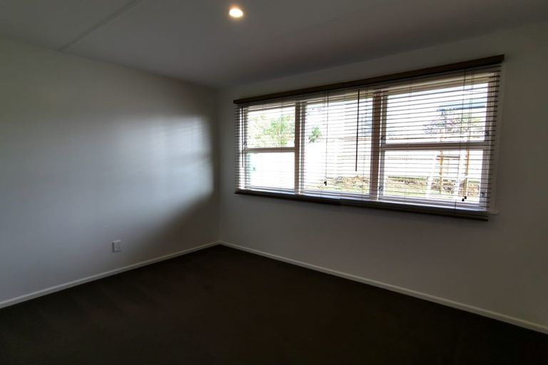 Photo of property in 31 Beaubank Road, Kelston, Auckland, 0602