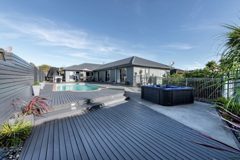 Photo of property in 6 John Brooke Crescent, East Tamaki Heights, Auckland, 2016