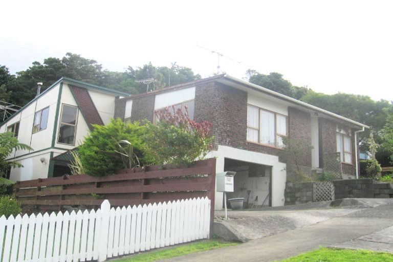 Photo of property in 2 Aspen Grove, Maungaraki, Lower Hutt, 5010