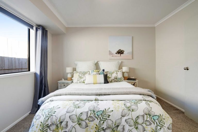 Photo of property in 27 Nimstedt Avenue, Oteha, Auckland, 0632