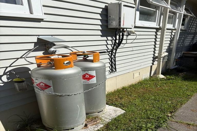 Photo of property in 1/144a Mcleod Road, Te Atatu South, Auckland, 0610