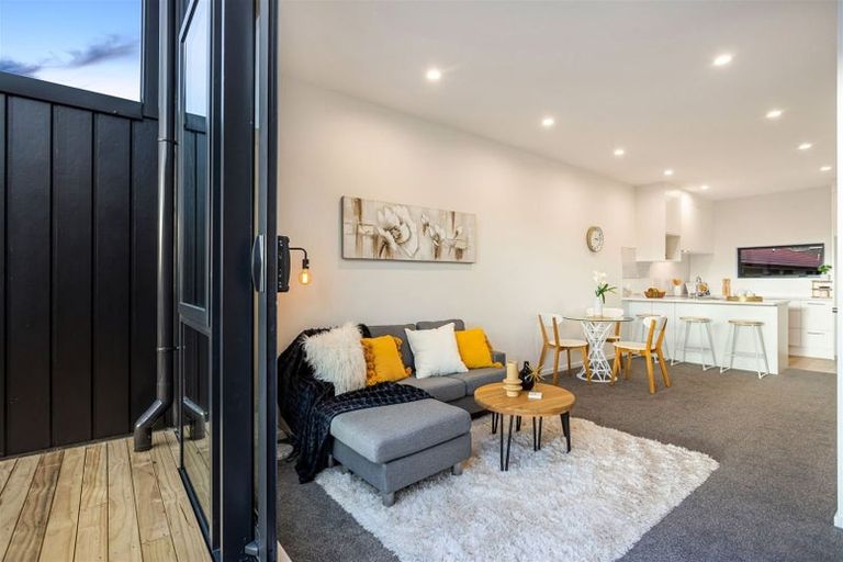 Photo of property in 1 Meg Lane, Glen Eden, Auckland, 0602