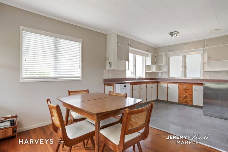 Photo of property in 12 Highland Avenue, Titirangi, Auckland, 0604