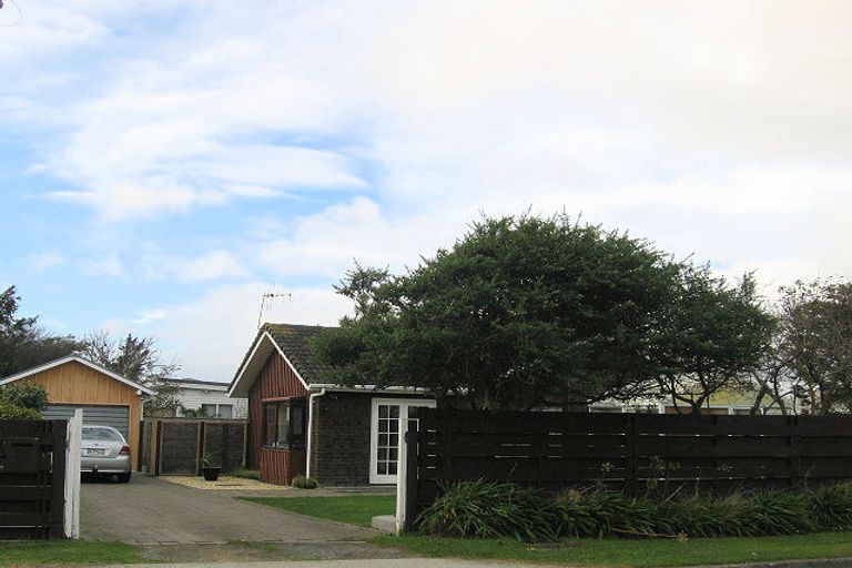 Photo of property in 21 Mahana Road, Paraparaumu Beach, Paraparaumu, 5032