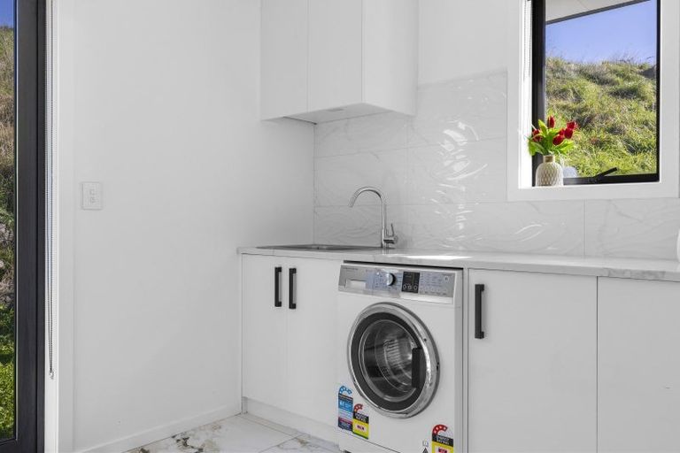 Photo of property in 5 Grandview Lane, Acacia Bay, 3385