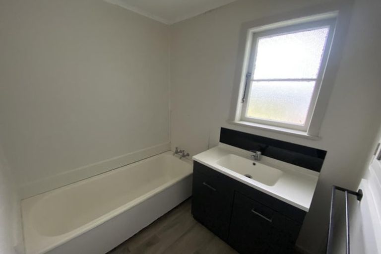 Photo of property in 10 Pukemiro Road, Te Kamo, Whangarei, 0112