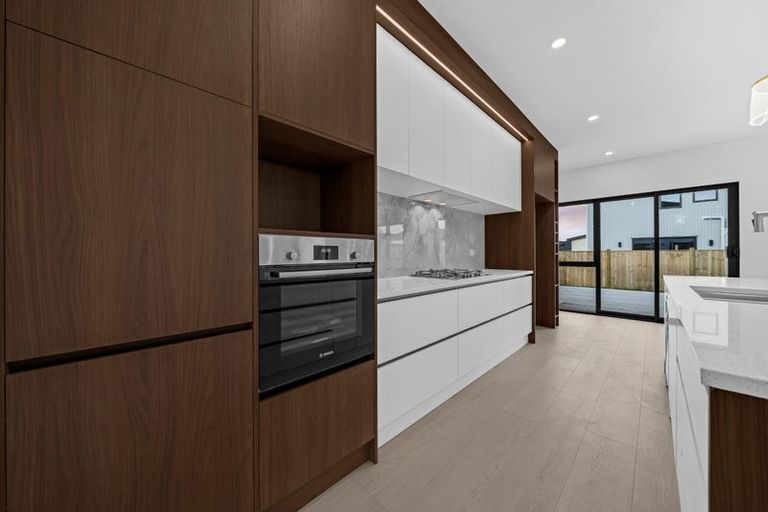 Photo of property in 30 Korowhiti Road, Clarks Beach, 2122
