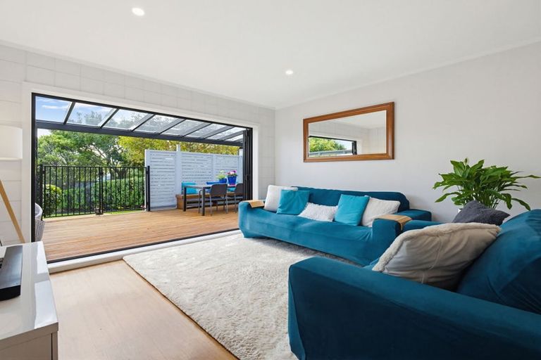 Photo of property in 1/15 Claresholm Place, Mangere Bridge, Auckland, 2022