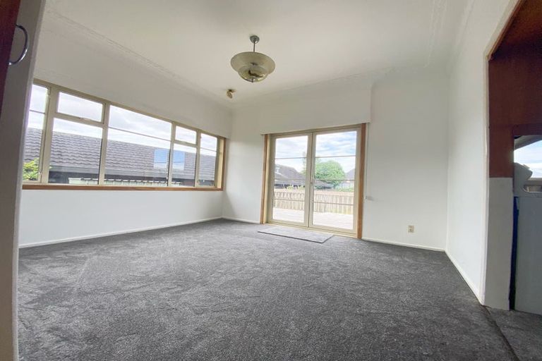 Photo of property in 277 Hobsonville Road, Hobsonville, Auckland, 0618