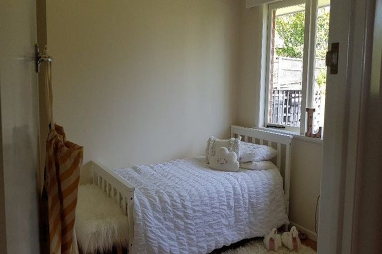 Photo of property in 4a/2 Corrella Road, Belmont, Auckland, 0622