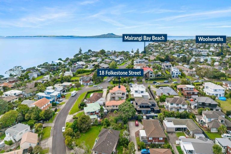Photo of property in 18 Folkestone Street, Murrays Bay, Auckland, 0630