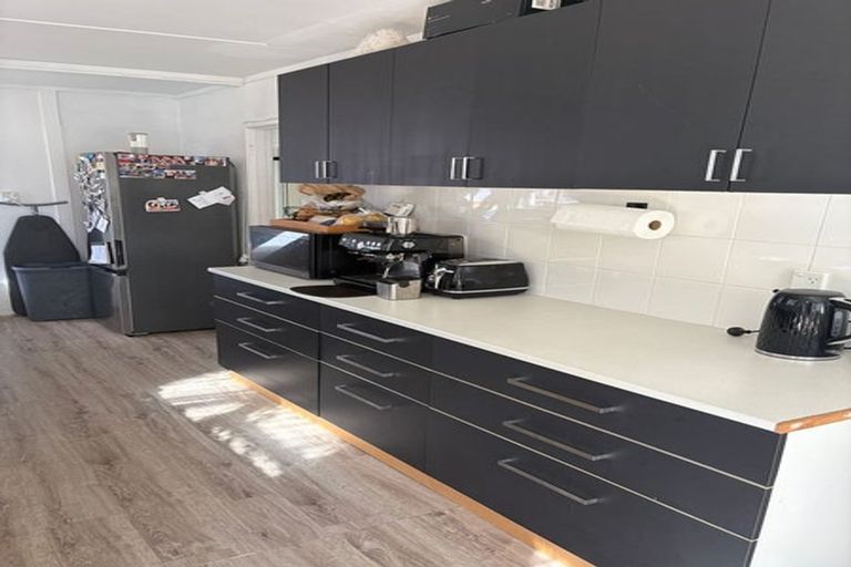 Photo of property in 1/144a Mcleod Road, Te Atatu South, Auckland, 0610