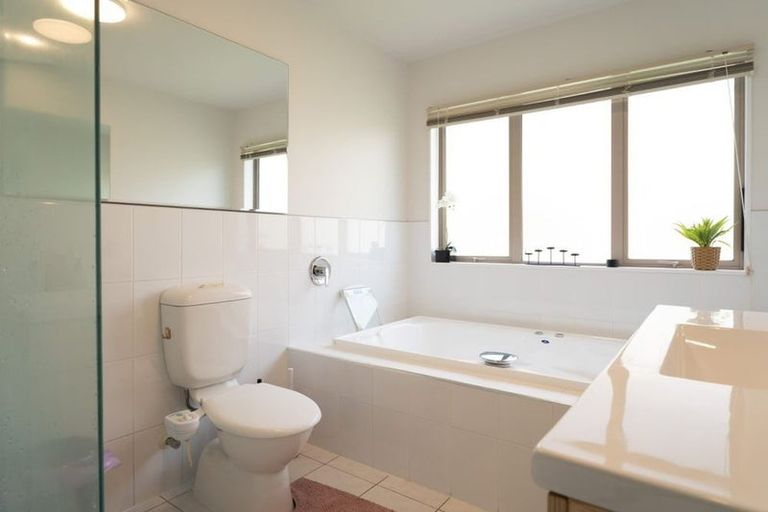 Photo of property in 8 Neston Grove, Churton Park, Wellington, 6037