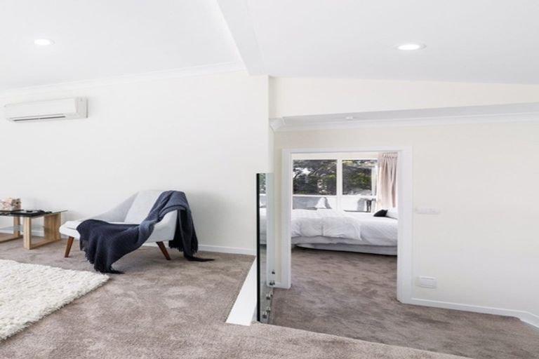 Photo of property in 16 Para Close, Fairview Heights, Auckland, 0632